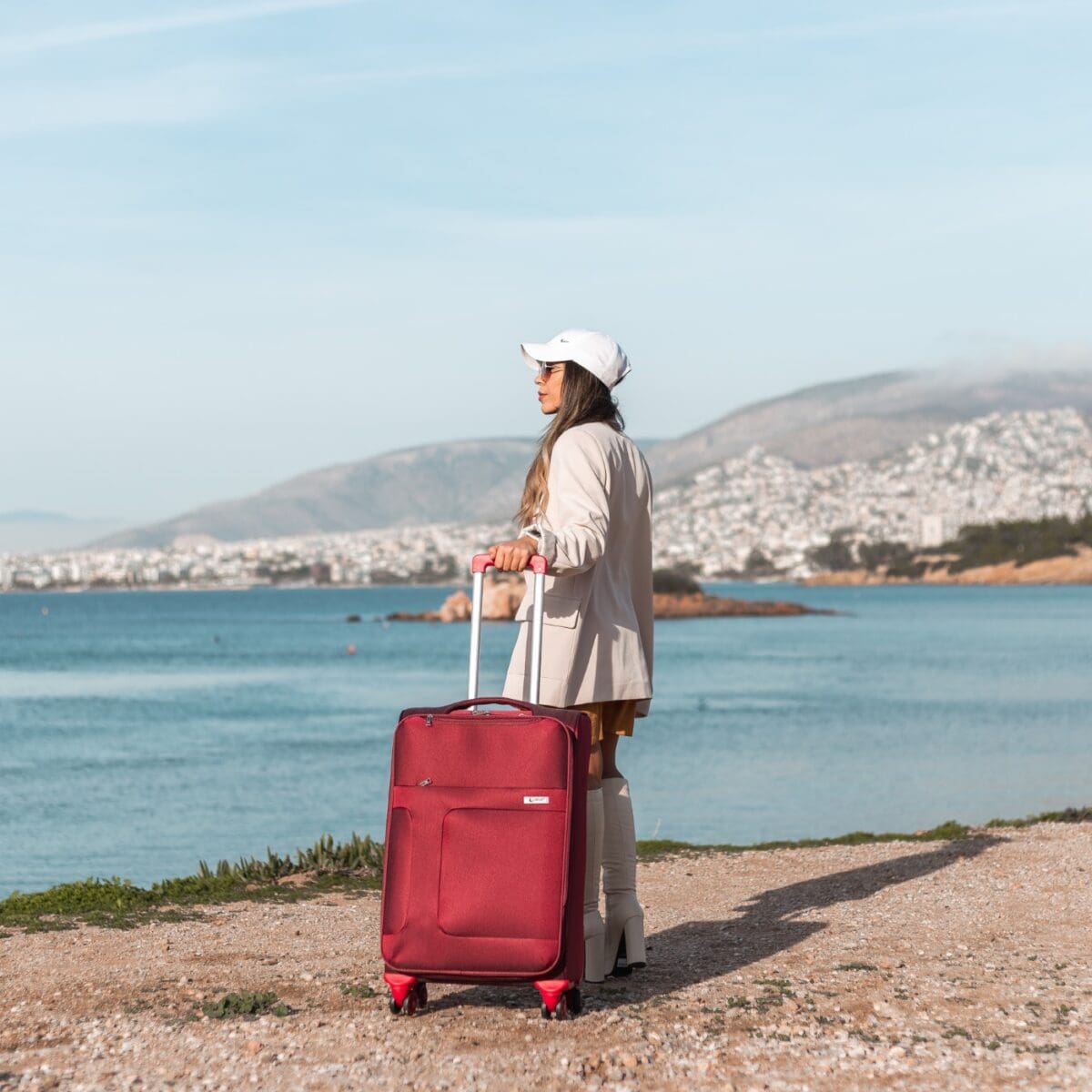 Βαλίτσα μεσαία με διπλά ροδάκια , tsa lock από υφασμάτινο υλικό σε μπορντό χρώμα , επεκτάσιμη .