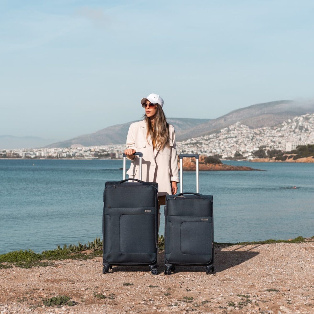 Βαλίτσες μεσαία , μεγάλη με διπλά ροδάκια , tsa lock από υφασμάτινο υλικό σε μπλε χρώμα , επεκτάσιμες .