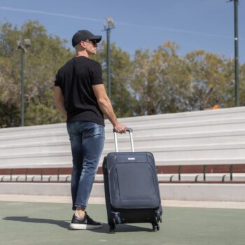 Βαλίτσα μεσαία με διπλά ροδάκια , tsa lock από υφασμάτινο υλικό σε σκούρο μπλέ επεκτάσιμες .