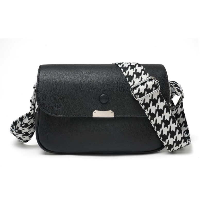 Γυναικεία τσάντα χιαστί Pierre Loues φορεμένη στο πλάι